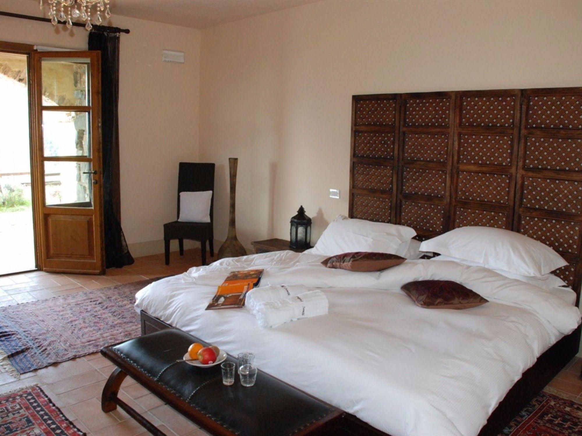 Hotel Podere Conti Filattiera Экстерьер фото