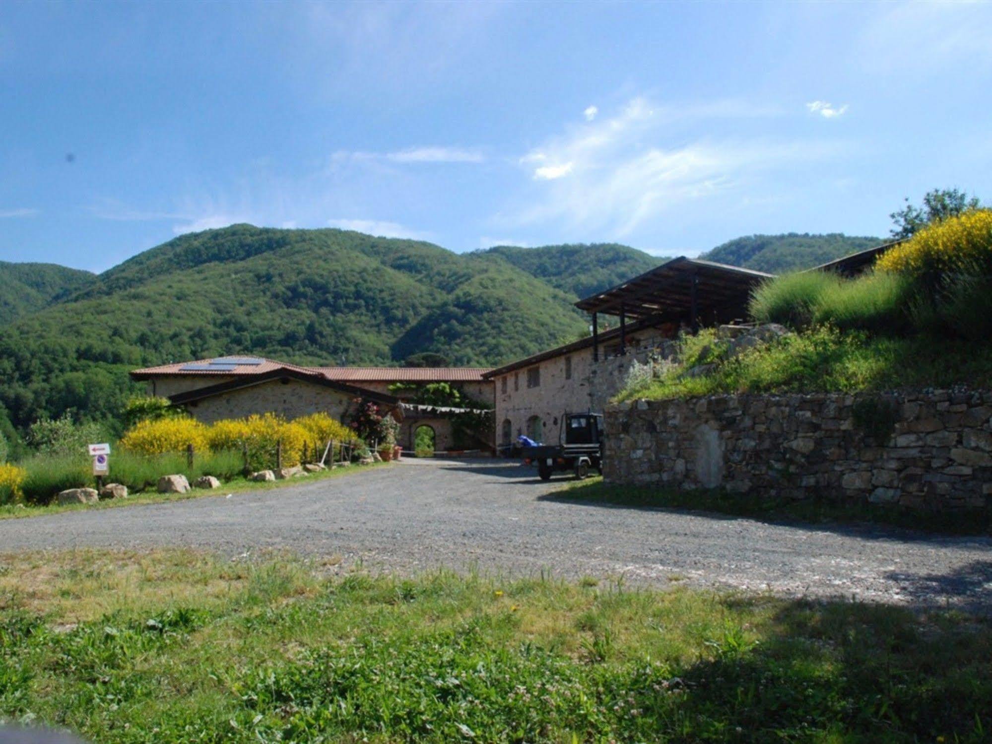 Hotel Podere Conti Filattiera Экстерьер фото
