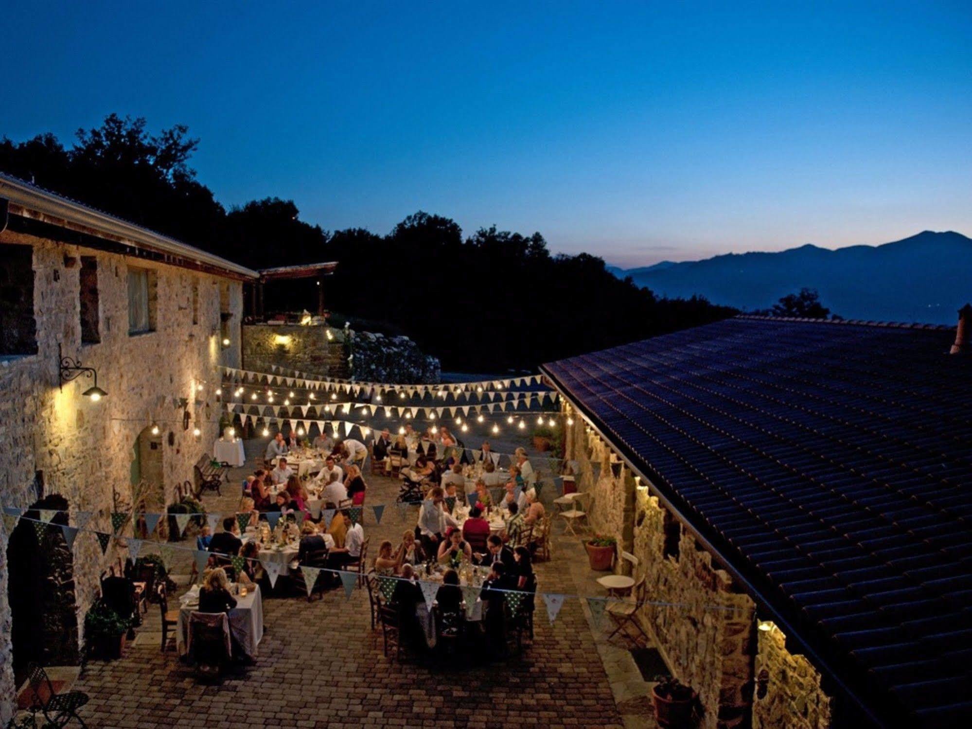Hotel Podere Conti Filattiera Экстерьер фото