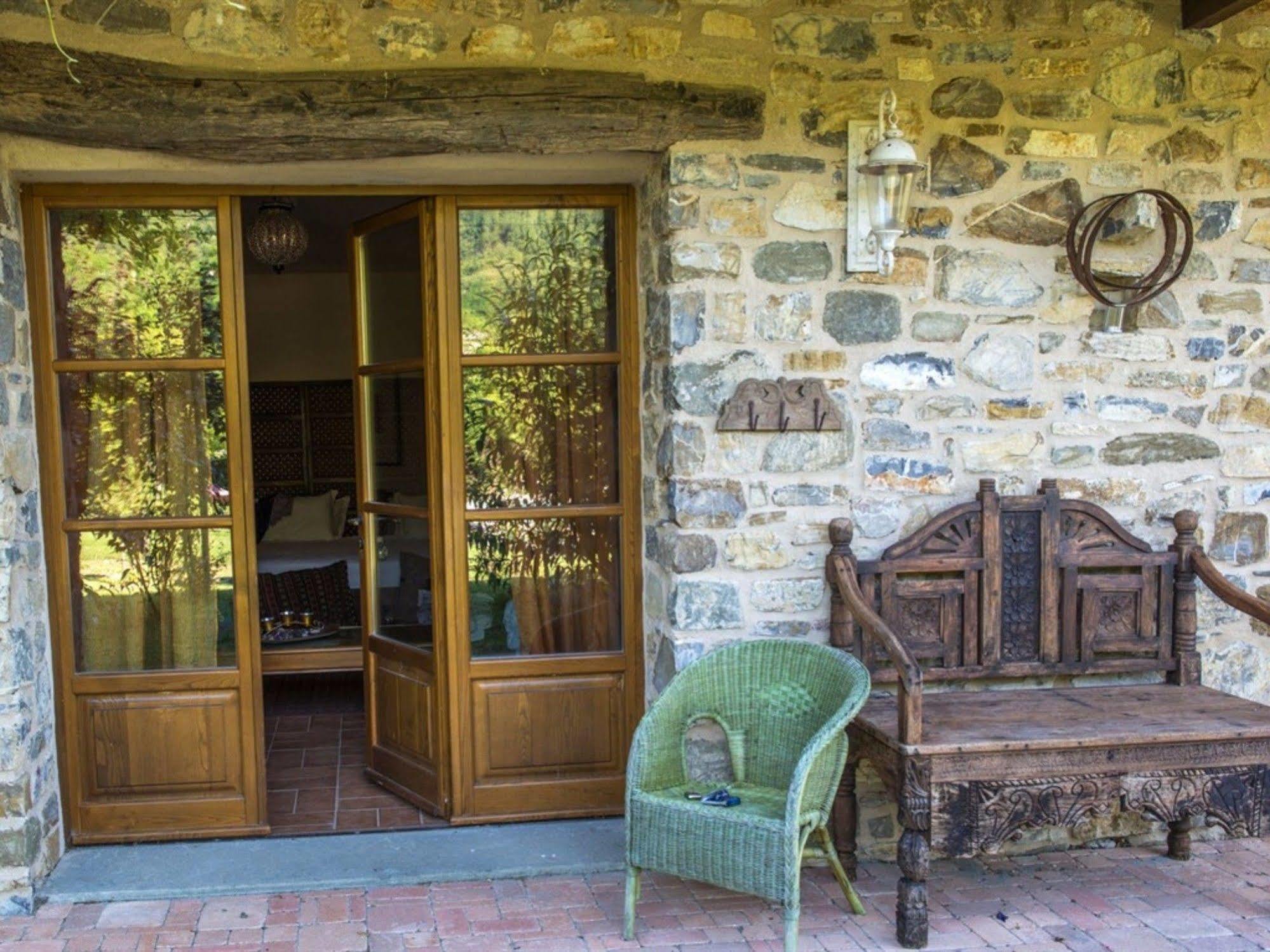 Hotel Podere Conti Filattiera Экстерьер фото